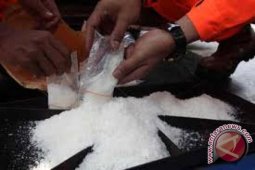 Bea Cukai Ungkap Penyelundupan Narkotika Dalam CCTV