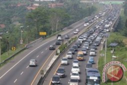 Jalan Tol Cipularang wilayah Purwakarta amblas