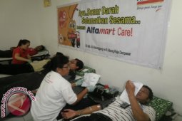 Alfamart Gelar Donor Darah Masal