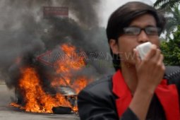 Demo Bakar Mobil