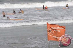 Langgar Larangan Berenang