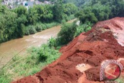 Ketinggian air Cisadane sempat siaga tiga