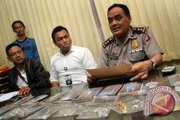 Perhiasan Emas Milik Istri Perwira Polda Kalbar