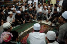 Komunitas Muslim Bali Shalat Gaib Kiai Sahal