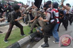 Protes Kinerja Pemerintah Provinsi