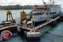 Penyeberangan Pelabuhan Padangbai Lancar