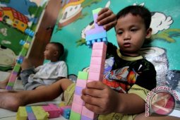 Kakek Tinggalkan Cucu Di Gurun Pasir