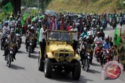 Pasangan "SETIA" Pawai Kemenangan di Ambon