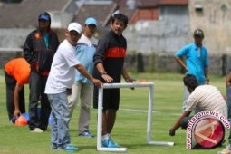 Pelatih Timnas Indra Sjafri Luncurkan Dua Buku