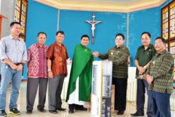 Bupati dan PNS Sekadau Ikuti Misa Syukur