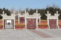 Artikel - Menapaki Jejak Kejayaan China di Kuil Bumi