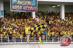 MitGirl Ikut Tabuh Perkusi
