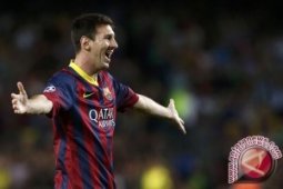 Messi dan Pique antar Barca tundukkan Sevilla 2-1