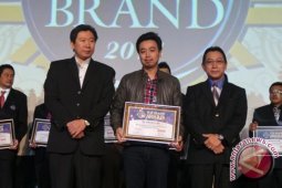 Dua Penghargaan Top Brand Award 2014