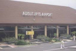 Bandara Adi Sucipto Ditutup Akibat Abu Kelud