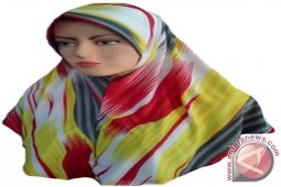 Pemuda Aceh Barat Bagi Jilbab Gratis