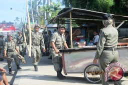 Satpol PP Pangkalpinang Tertibkan PKL Pasar Pagi