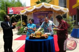 POTONG  TUMPENG