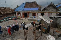 Warga Kelud Butuh Bahanl Bangunan
