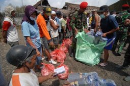 Tim Kopassus Bantu Warga Terparah