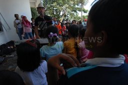 Hibur Anak-Anak Pengungsi