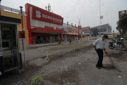 Pusat Perbelanjaan Kembali Buka