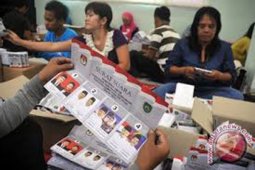 KPU kerahkan 300 tenaga pelipat kertas suara