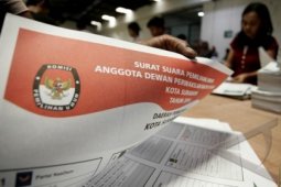 KPU Kabupaten Bengkayang Proses Pelipatan Surat Suara