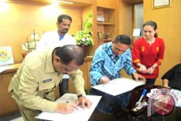 Wali Kota Ambon Minta Media Kritis
