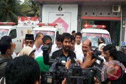 Gerindra Aceh Serahkan Enam Unit Mobil Ambulans
