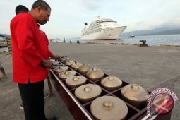 "Seabourn Sojourn" Bawa Ratusan Wisman Ke Ambon
