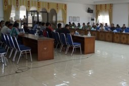 Sulit Peroleh BBM di SPBU, Sopir Ekspedisi Ngadu ke DPRD Sekadau