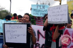 Mahasiswa Aceh Proses Pemadaman Listrik Bergilir