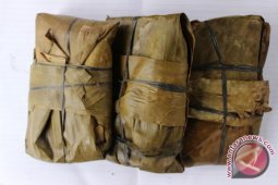 Pendap makanan khas berbalut daun talas