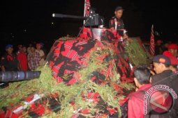 Tank Hias Partai Aceh Ditembak