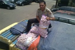 Polda Kalbar Proses Tersangka Penyelundupan Bawang Putih