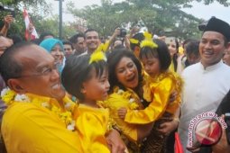 Ical Tanyakan Kepantasan Istrinya Jadi Ibu Negara