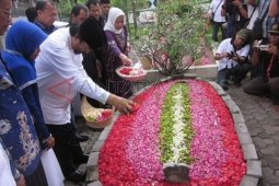 Surya Paloh Ziarah