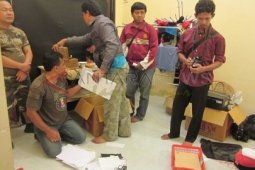 Gerebek Pembuat Uang Palsu