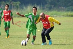 Rahmad Darmawan Pimpin Latihan