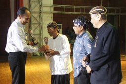 "PWI Award" untuk penggagas totopong hingga orang di balik humas