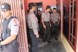 Densus 88 Gerebek Rumah Terduga Teroris Mojokerto