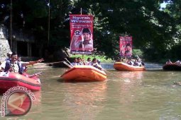 Calon DPD Kampanye Menyusuri Tukad Badung