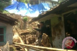 Tebing longsor tewaskan empat warga Bogor
