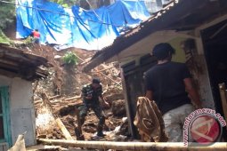Bencana mengintai di tebing permukiman padat Bogor