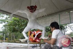 Membuat Ogoh-Ogoh