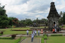 Kunjungan Wisata Candi Panataran