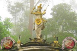 Umat Hindu Rayakan Hari Saraswati