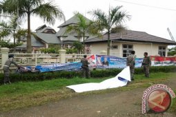 BERSIHKAN ATRIBUT PARTAI