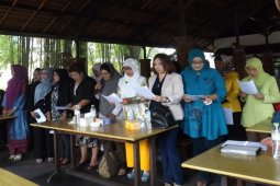 Caleg Perempuan DPRD Kalbar Tandatangani Kontrak Politik